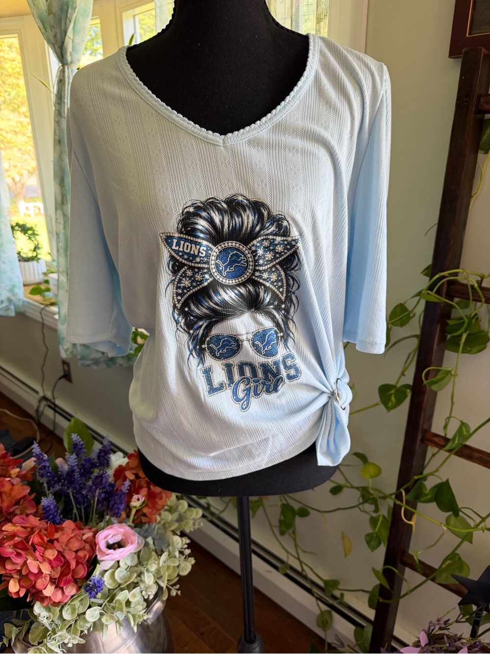 Lions V‑Neck 'Lions Girl' Graphic Tee